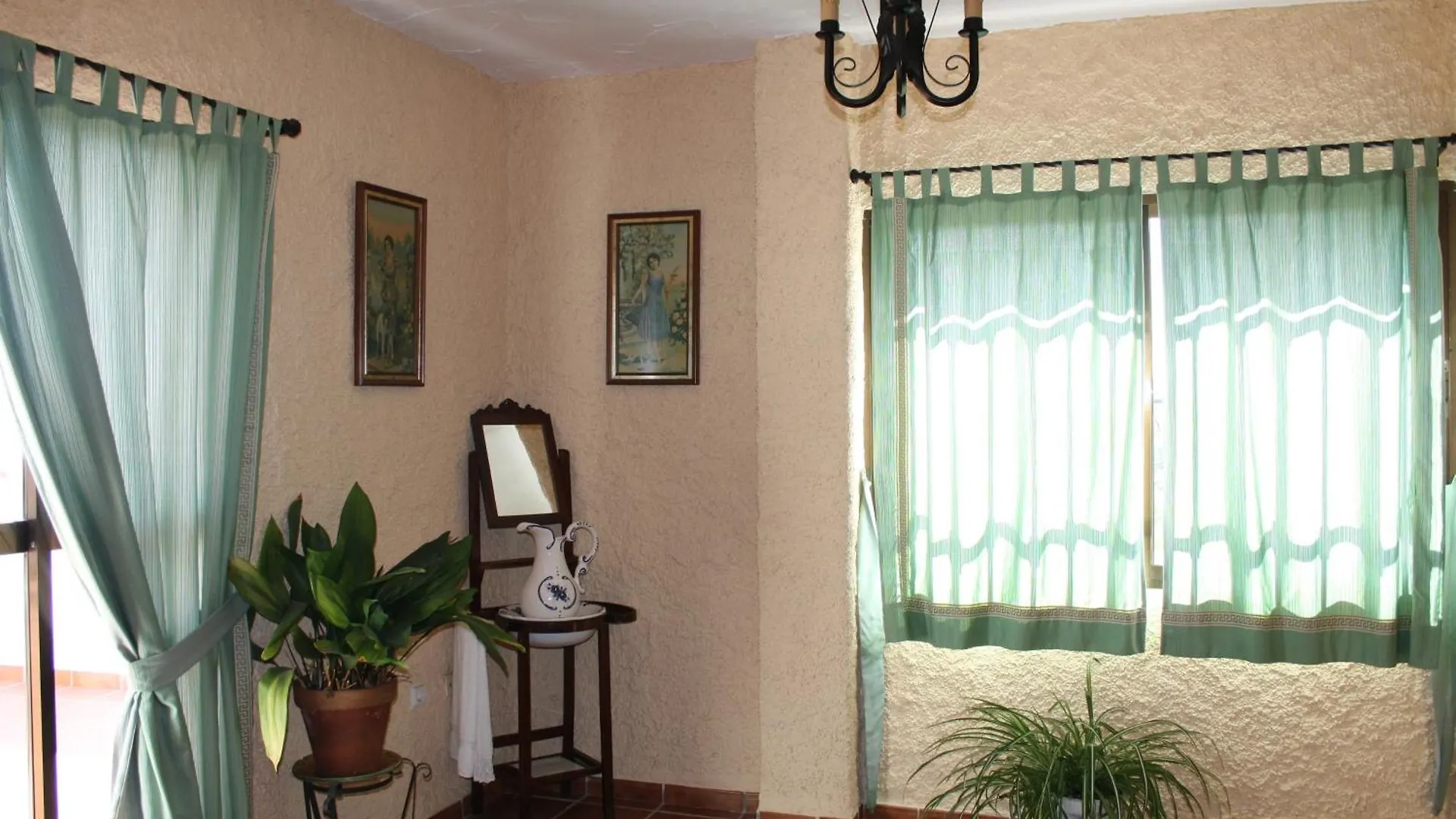 Hotel Restaurante Atalaya Comares 0*,